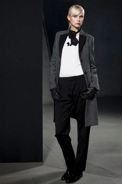 Look 15